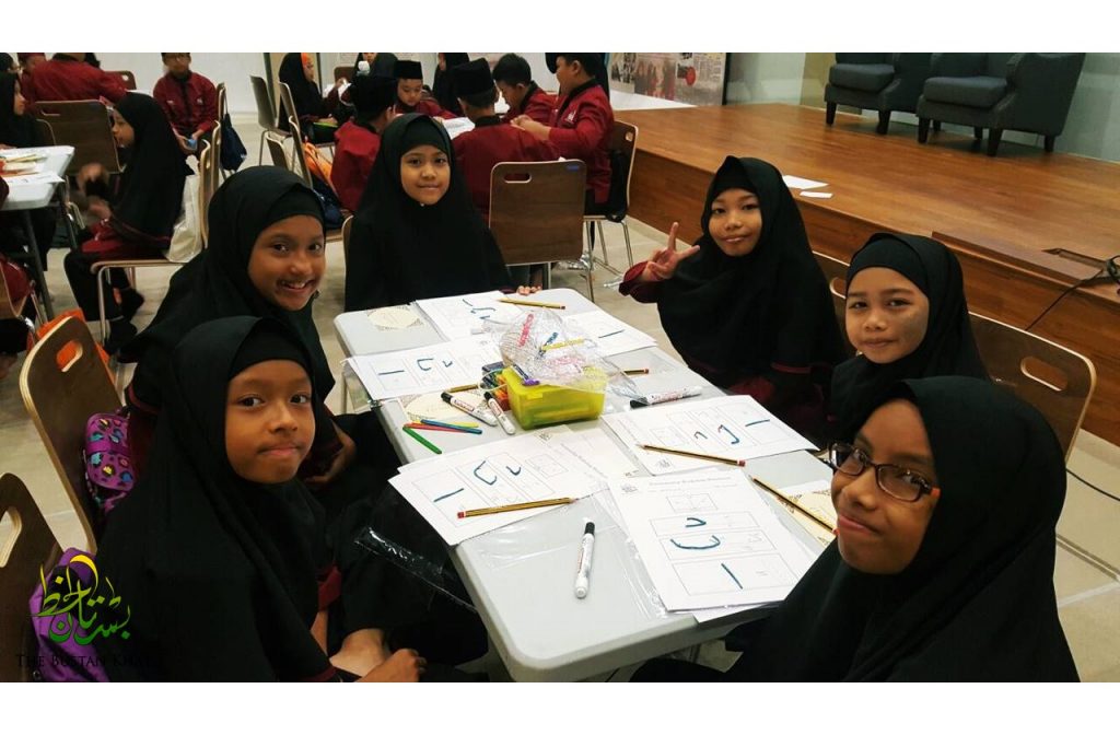 aLIVE students in arabic calligraphy workshop